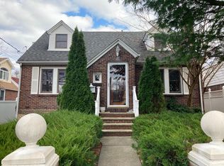 689 Pelton Ave, Staten Island, NY 10310