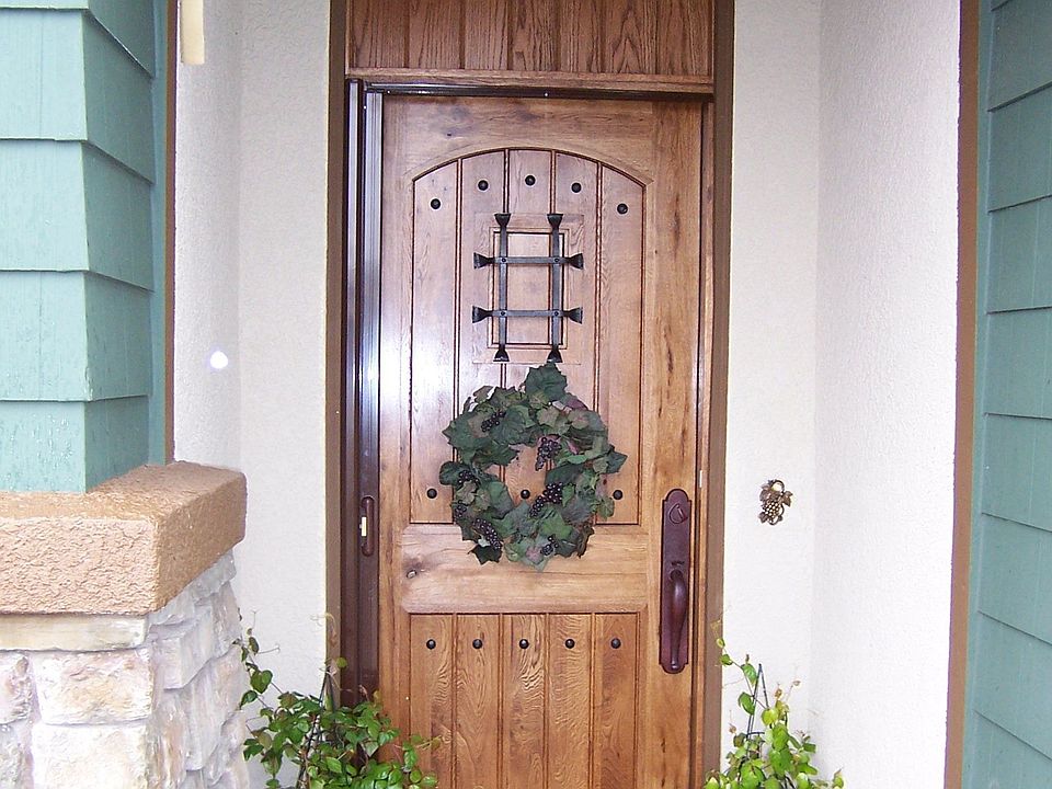 2nd image of 1194 Hawthorne Ln