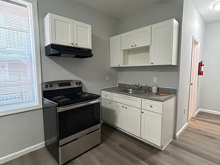 121 Martin St #4 — Photo 3