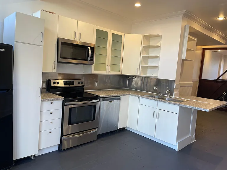1383 Potomac Ave SE — Photo 13
