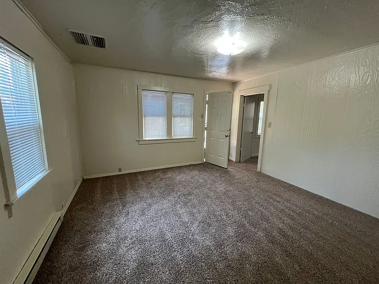 1034 State St — Photo 14