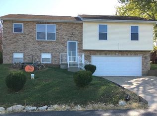 1025 Lakeshore Dr, De Soto, MO 63020