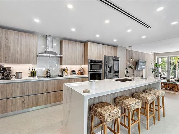 3rd image of 1509 NE 4th Pl