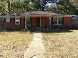 711 N Van Buren St, Henderson, TX 75652