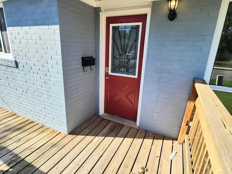 44 Davis Rd #MAIN FLOOR — Photo 1