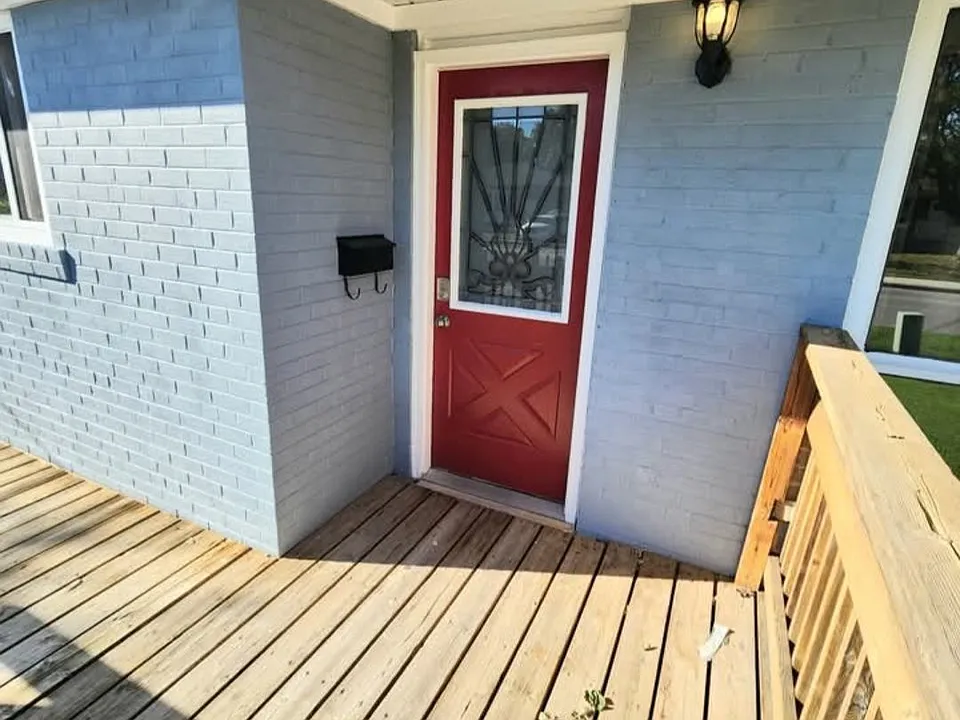 44 Davis Rd #MAIN FLOOR