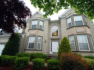 6 Lochs Ct, Sayreville, NJ 08872