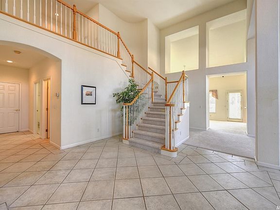 3rd image of 296 Crescent Dr