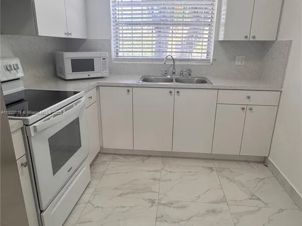 20450 NW 29th Pl, Miami Gardens, FL 33056