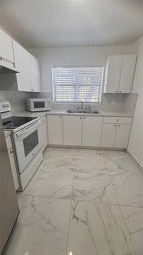 20450 NW 29th Pl Photo 1