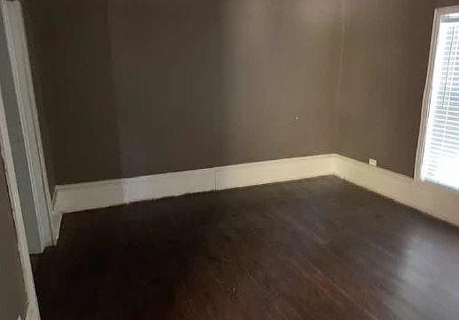 4th image of 401 S Kaufman St