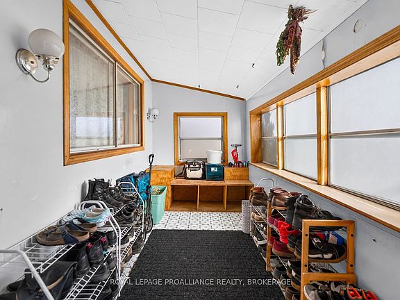 5th image of 628 Macdonnell St