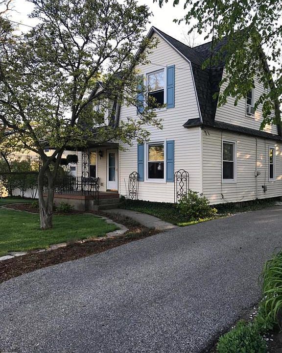 1st image of 735 Fuller Ave NE