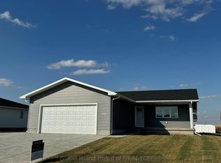 526 7th St, Phillips, NE 68865