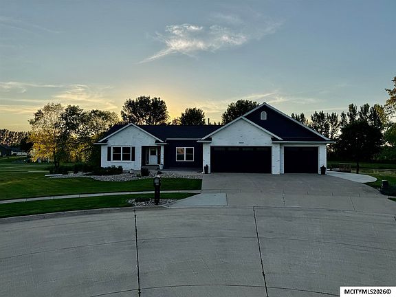 2nd image of 1611 Willow Pl