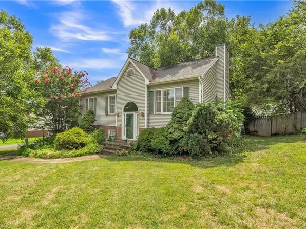 1920 Embark Dr, Kernersville, NC 27284