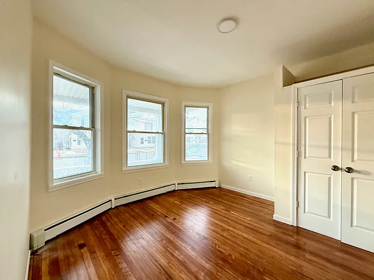 54 Prince St — Photo 4