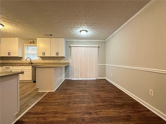 4th image of 3243 River Oak Pl