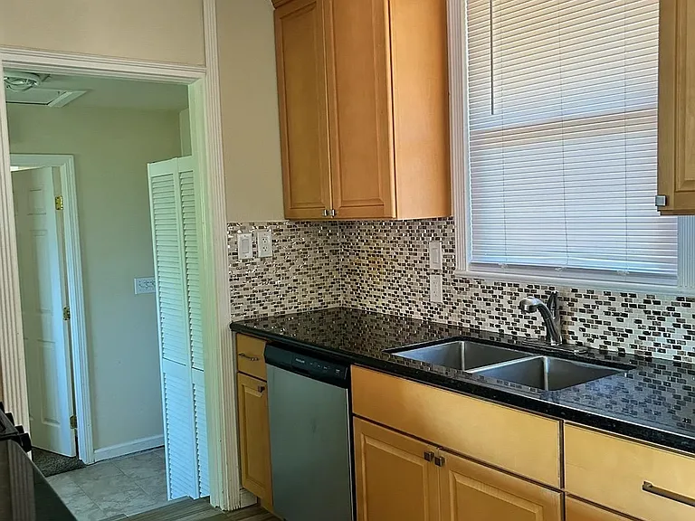 2230 Redwood St — Photo 10