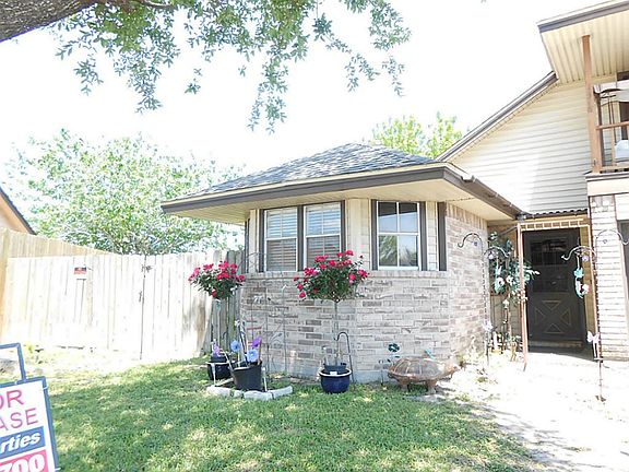 Another view of front of house