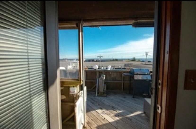 1st image of 10 Nereid Pl