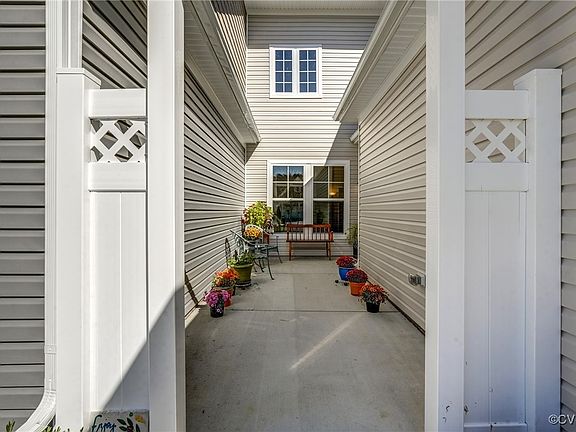 3rd image of 10754 Sunset Woods Ct