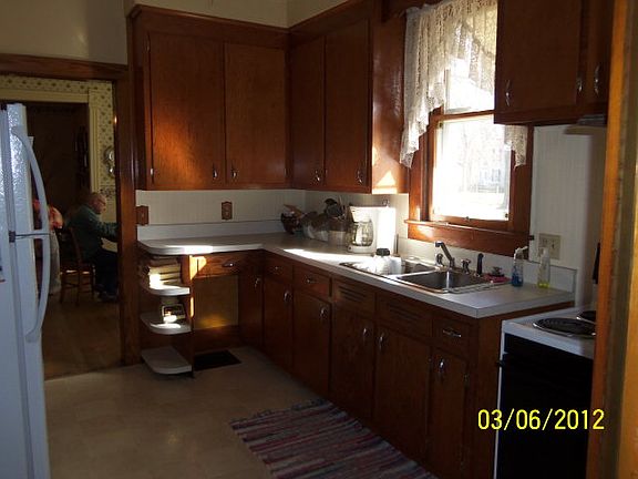 4th image of 412 N Union St