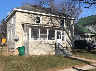 7 8th St SW, Oelwein, IA 50662