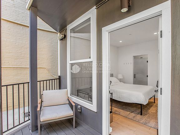 3rd image of 2267 1/2 Sacramento St #3