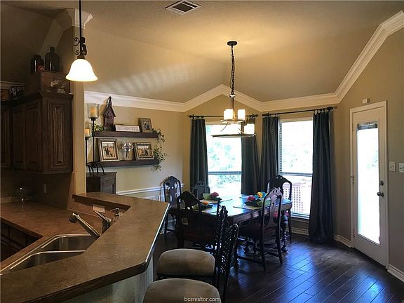 5th image of 2203 Carlisle Ct
