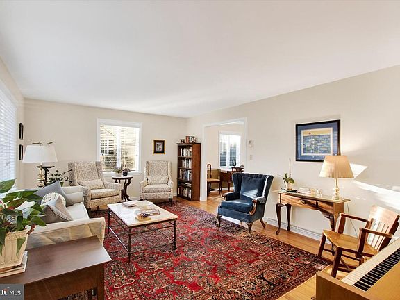4th image of 1809 Squire Ct