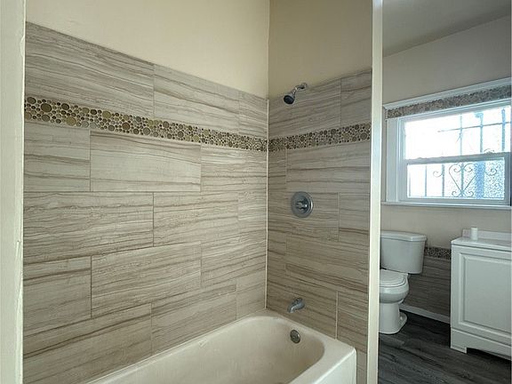 5th image of 240 W 54th St