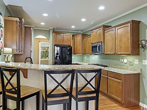 4th image of 462 E Amberside Dr