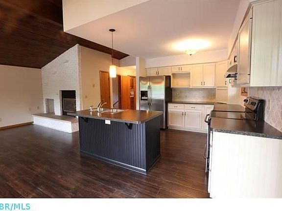 2nd image of 493 Lakeview Heights Dr
