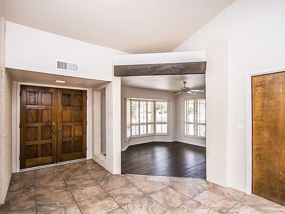 3rd image of 1101 E Tapatio Dr