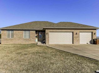 1107 Gridiron Ln, Auburn, IL 62615