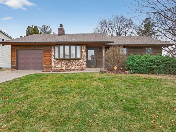 4415 31st St, Bettendorf, IA 52722