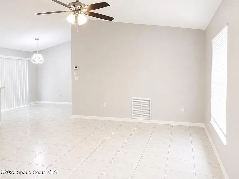 998 Camden Ave NW — Photo 3