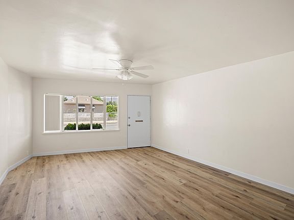 3rd image of 1337 N Buena Vista St #C