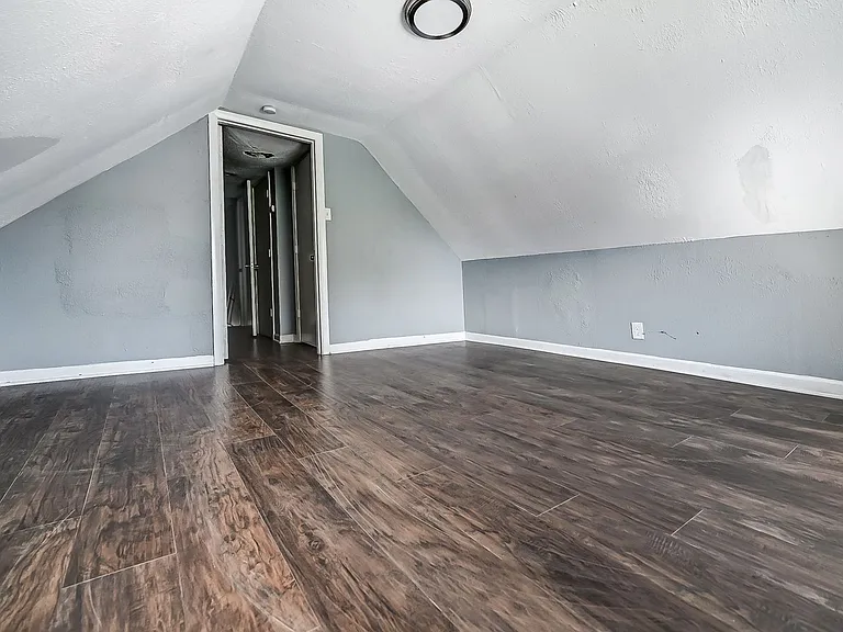 1257 Leonhard St — Photo 32