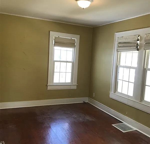 1108 Ashmore Ave — Photo 4