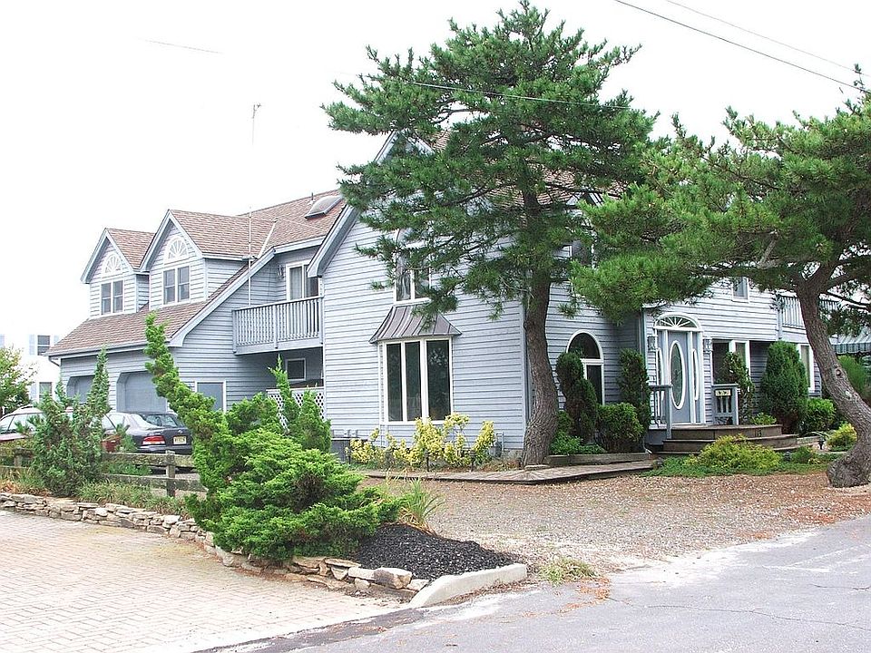 1st image of 113 Essex Ave