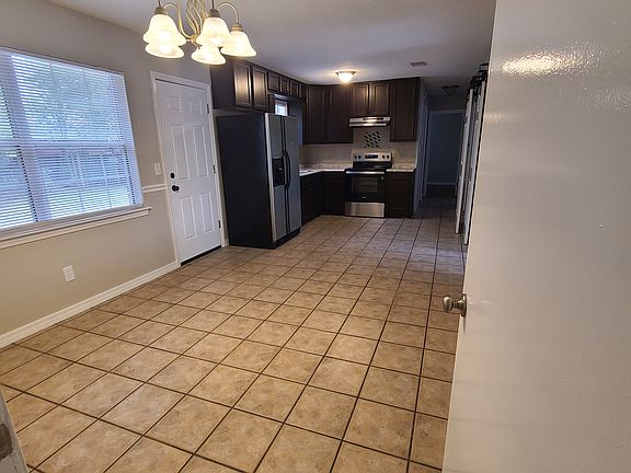 4th image of 7825 Lenora Ct