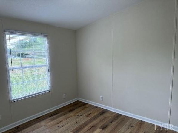 3112 Red House Rd, Appomattox, VA 24522