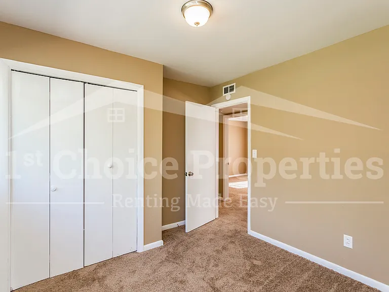 1332 Lake Ln NE — Photo 13