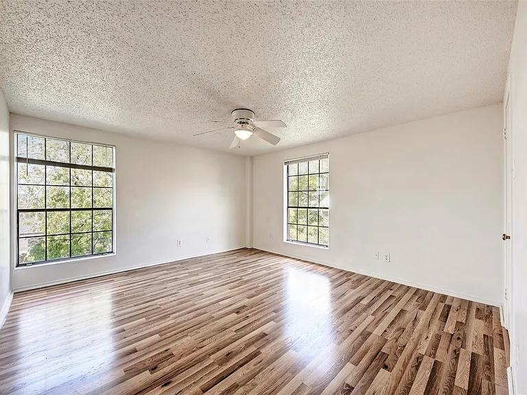 2401 Leon St #300 — Photo 2