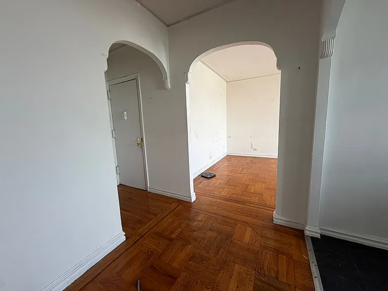 1756 Clay Ave #6E — Photo 4