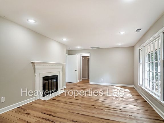 5th image of 4000 Lakeside Dr