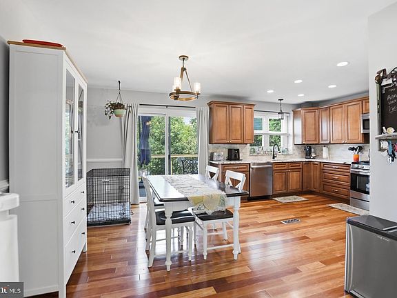 4th image of 43885 Laburnum Sq