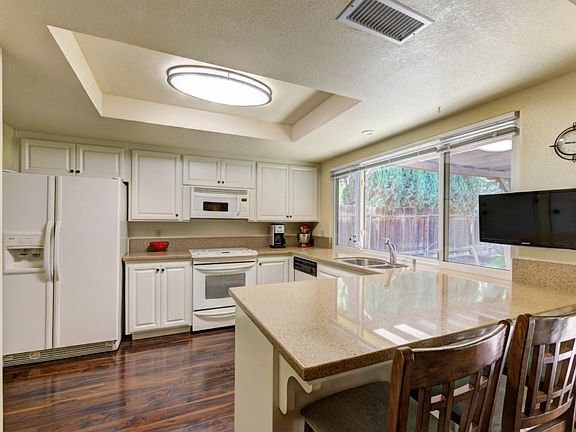 2nd image of 7843 Daffodil Way